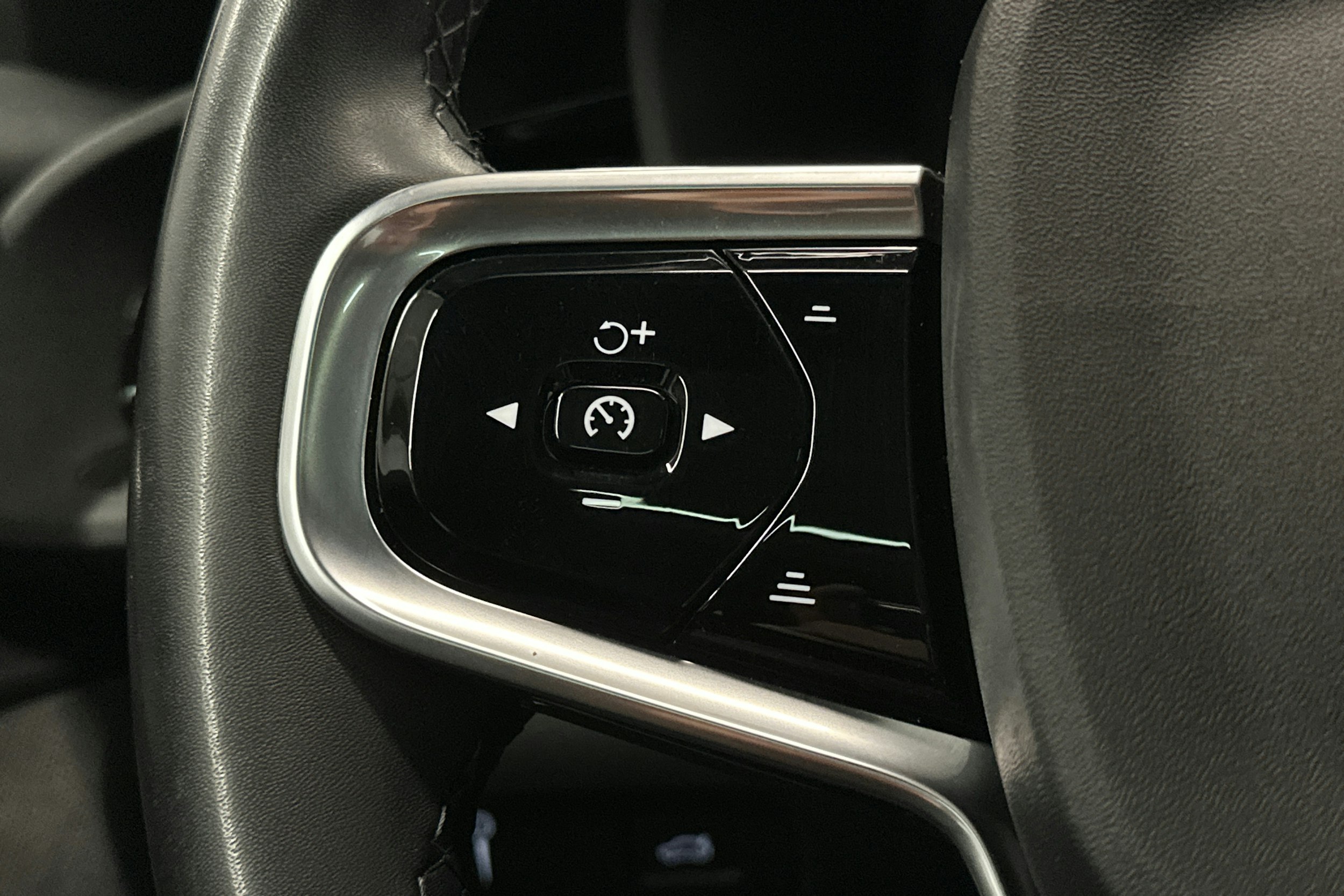 musta Polestar 2 2021 kuva 24.
