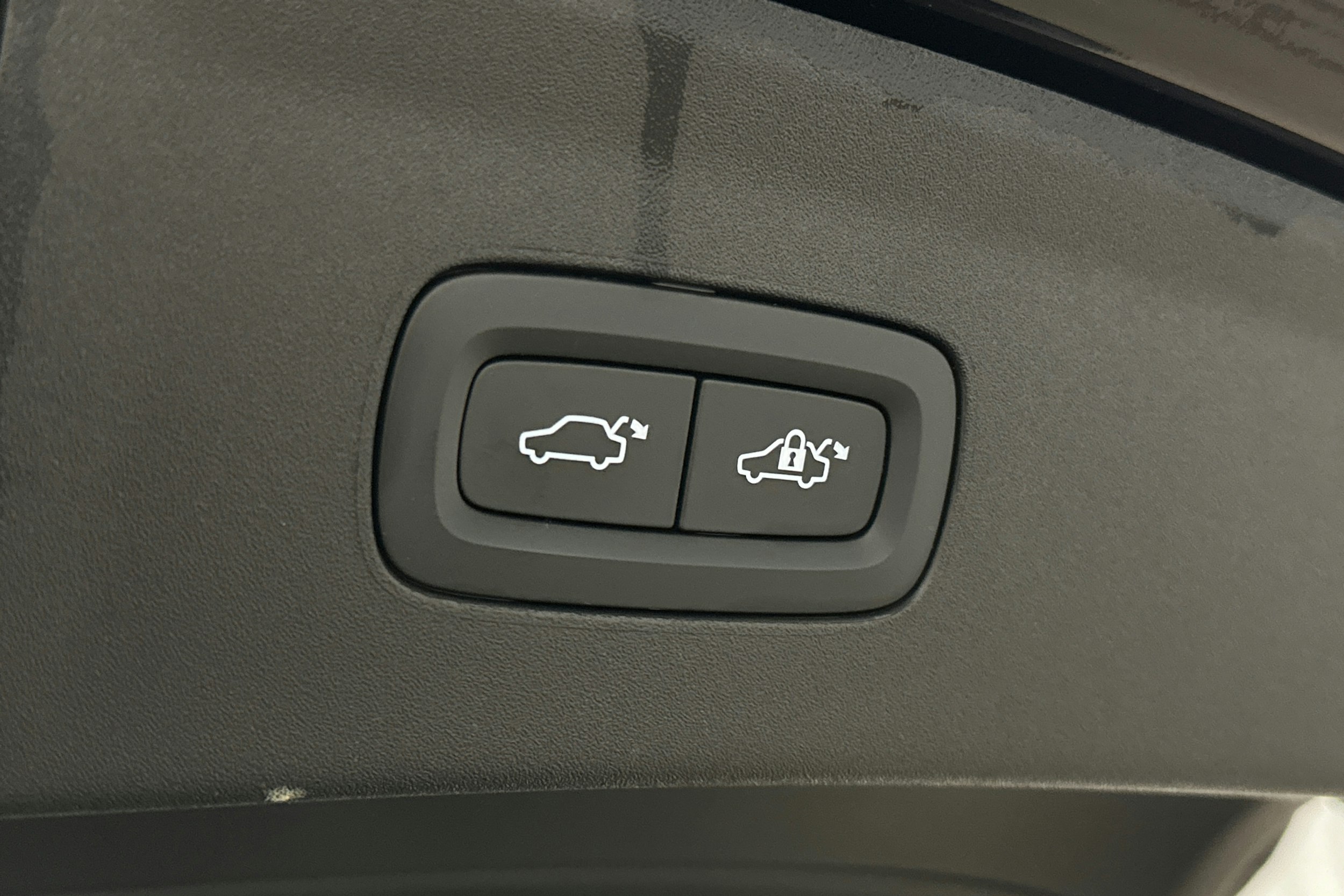 musta Polestar 2 2021 kuva 30.