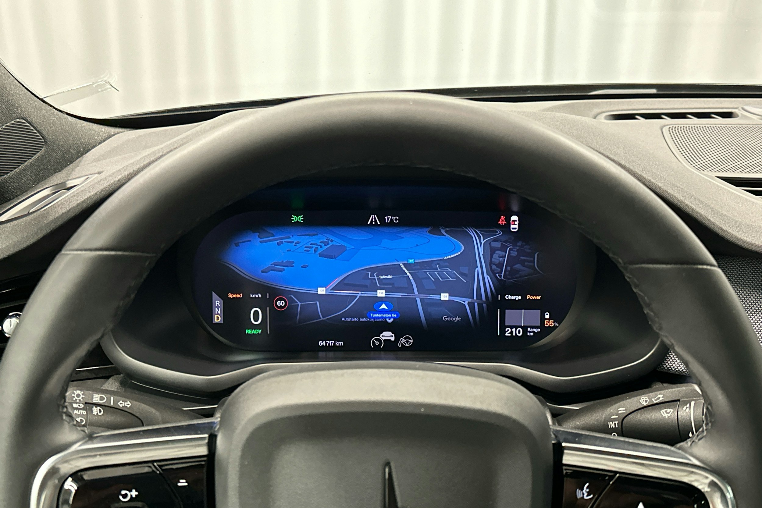 musta Polestar 2 2021 kuva 11.