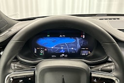 musta Polestar 2 2021 kuva 11.