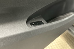 musta Polestar 2 2021 kuva 20.