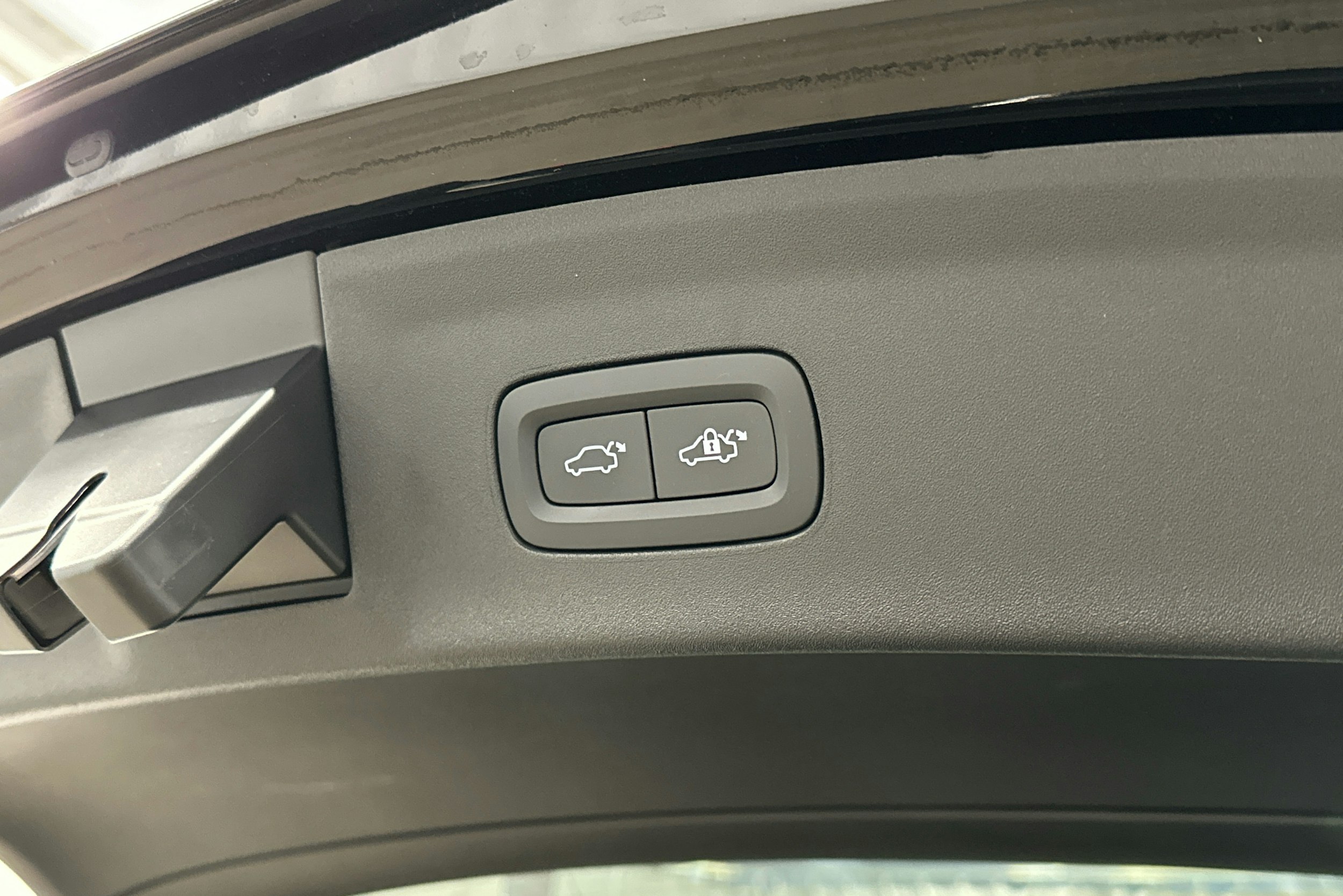 musta Polestar 2 2021 kuva 25.