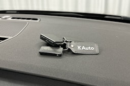 musta Polestar 2 2021 kuva 28.