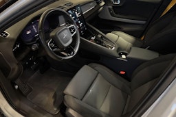 Valkoinen Polestar 2 2021 kuva 7.