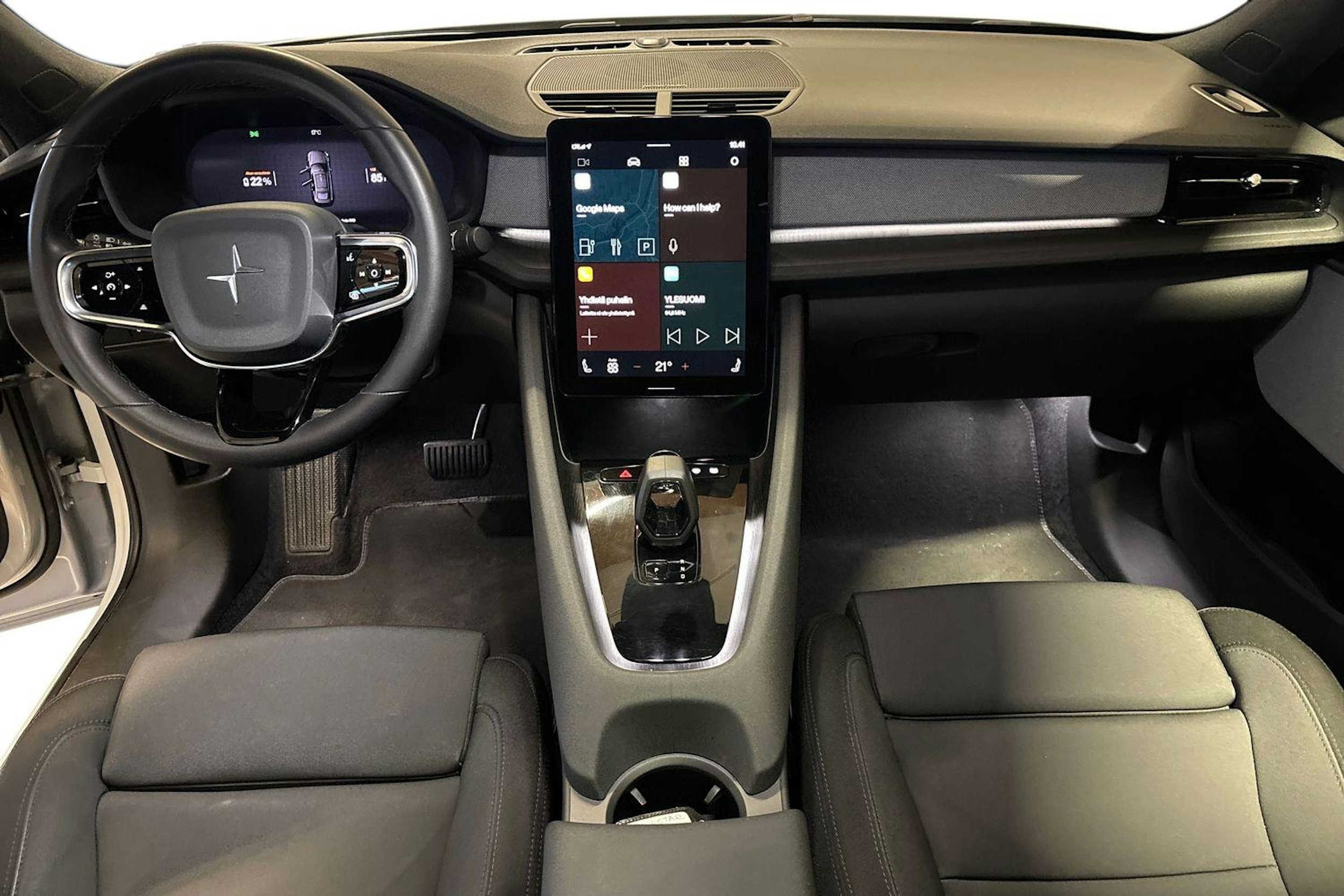 Valkoinen Polestar 2 2021 kuva 9.