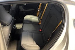 Valkoinen Polestar 2 2021 kuva 10.