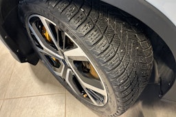 Valkoinen Polestar 2 2021 kuva 13.