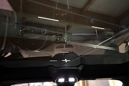 Valkoinen Polestar 2 2021 kuva 14.