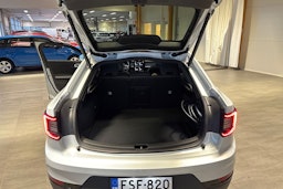 Valkoinen Polestar 2 2021 kuva 16.