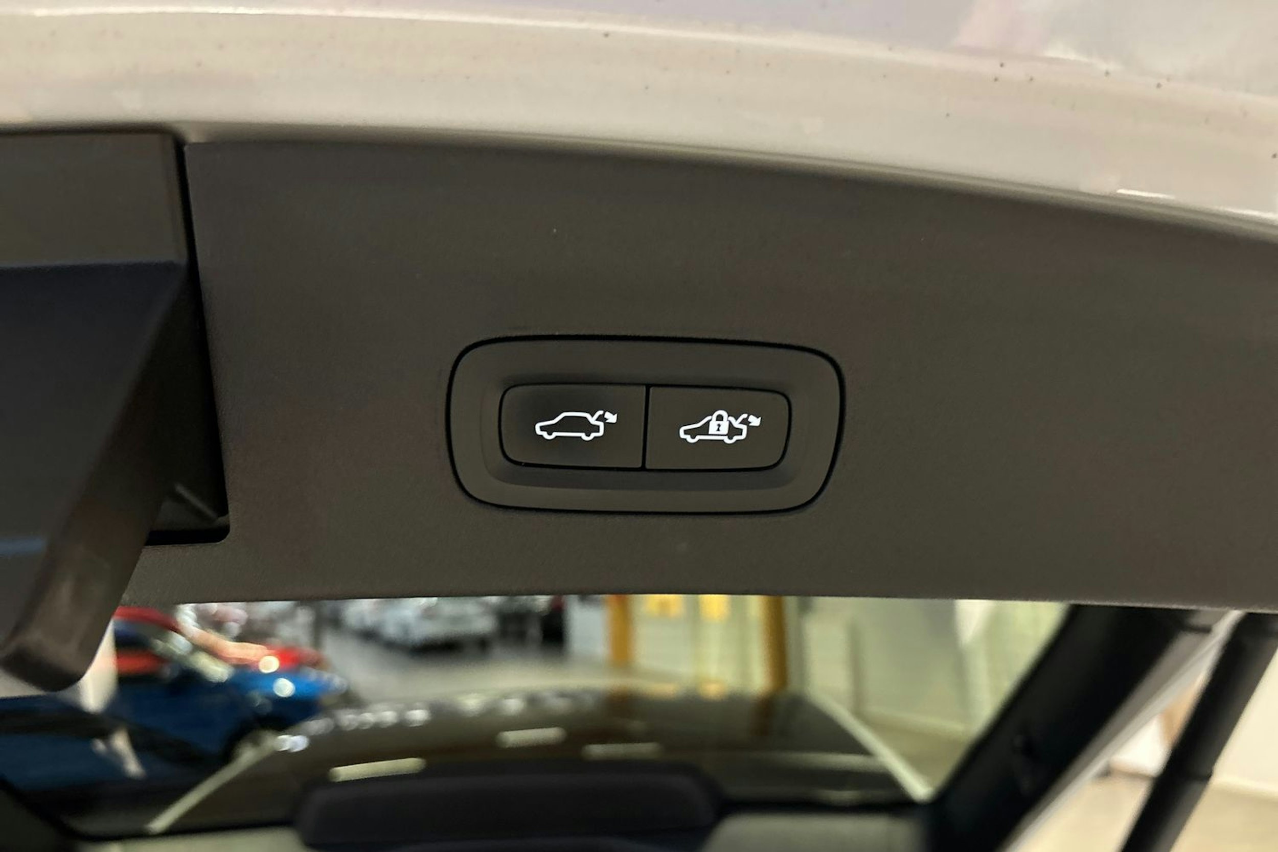 Valkoinen Polestar 2 2021 kuva 17.