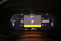 Valkoinen Polestar 2 2021 kuva 18.