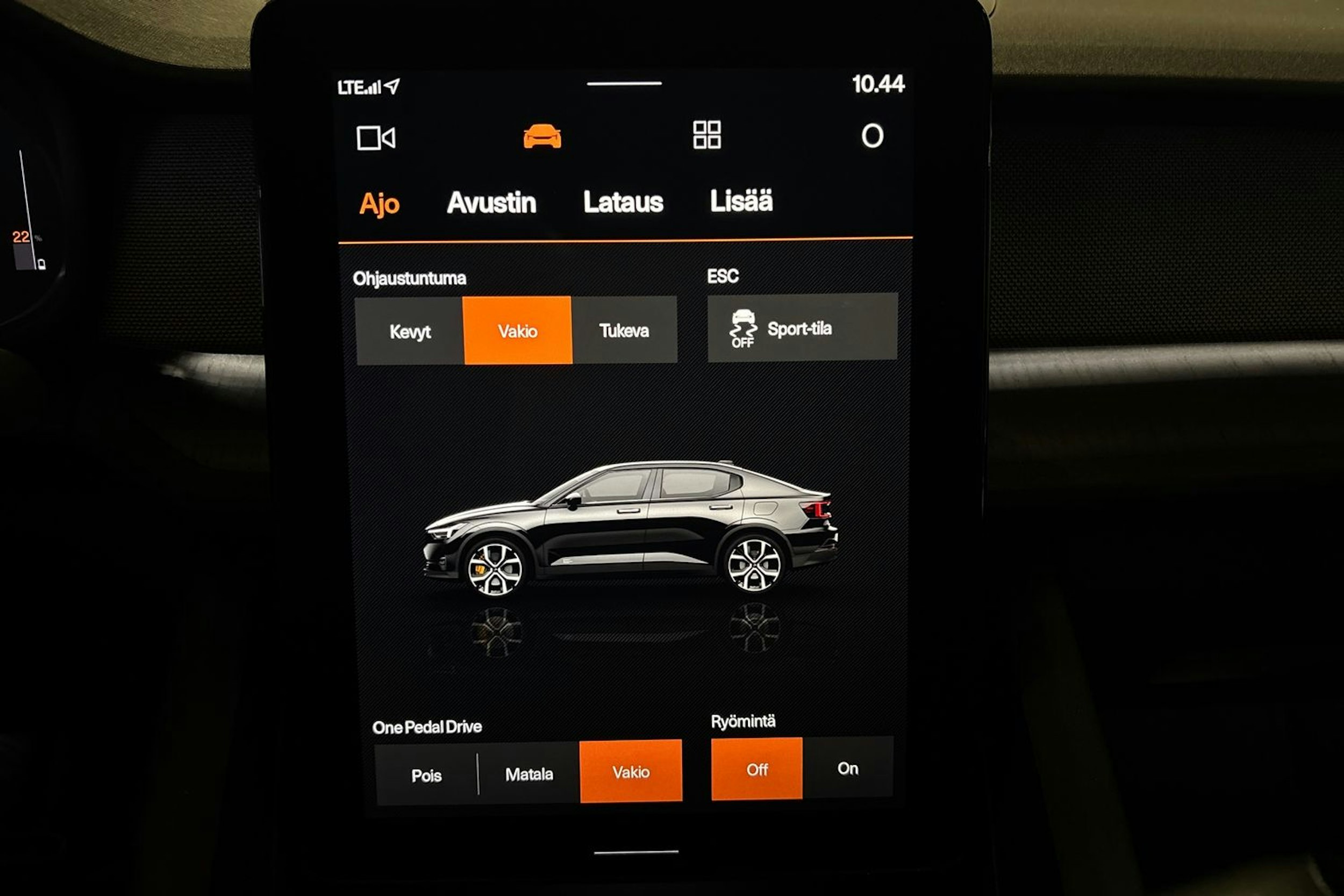 Valkoinen Polestar 2 2021 kuva 21.