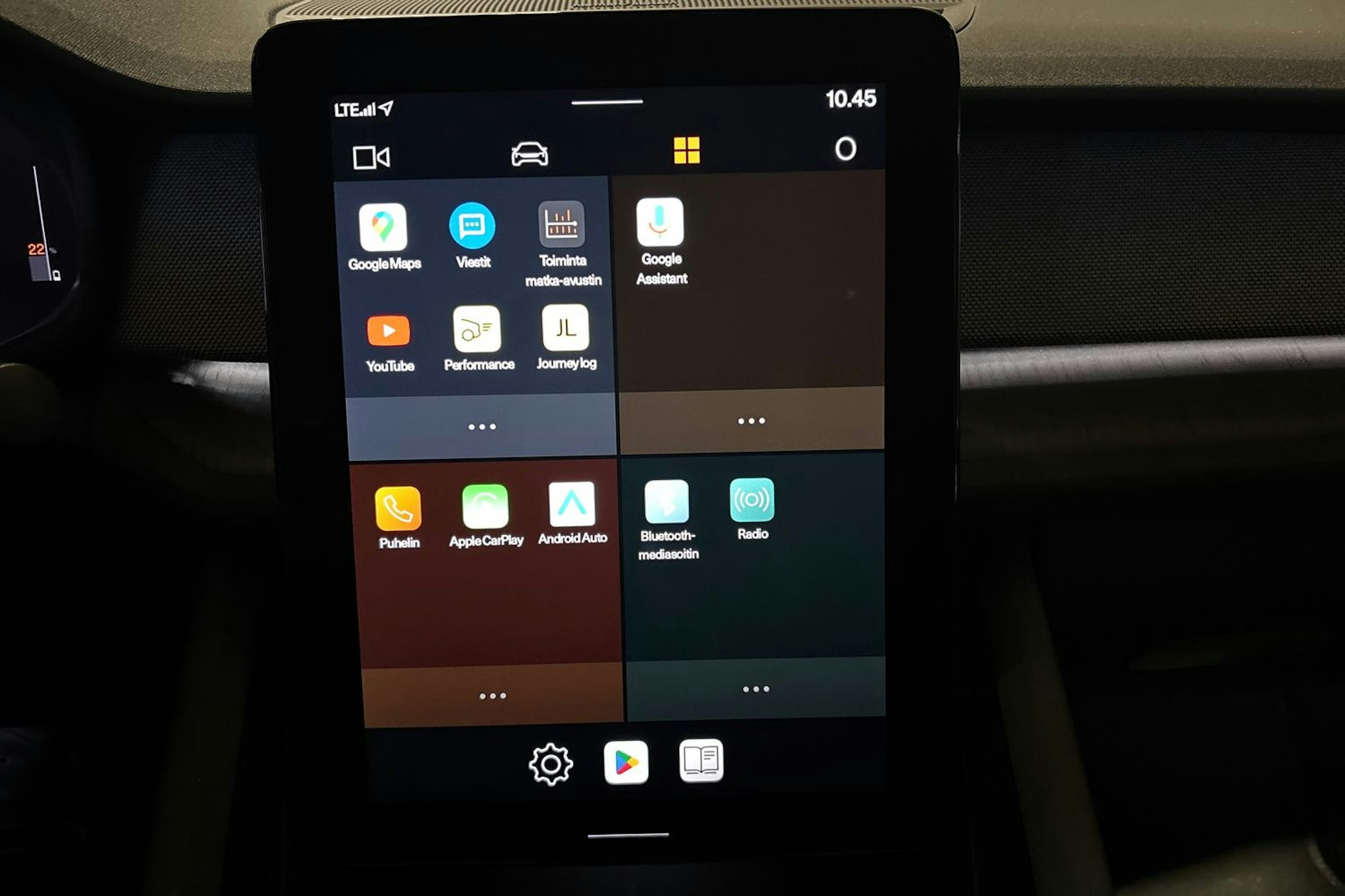 Valkoinen Polestar 2 2021 kuva 22.