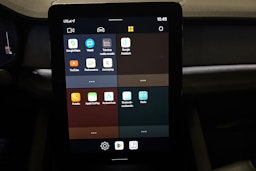 Valkoinen Polestar 2 2021 kuva 22.