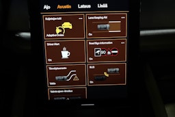 Valkoinen Polestar 2 2021 kuva 23.