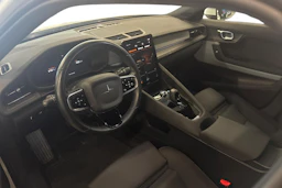 valkoinen Polestar 2 2021 kuva 3.