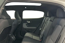 valkoinen Polestar 2 2021 kuva 8.