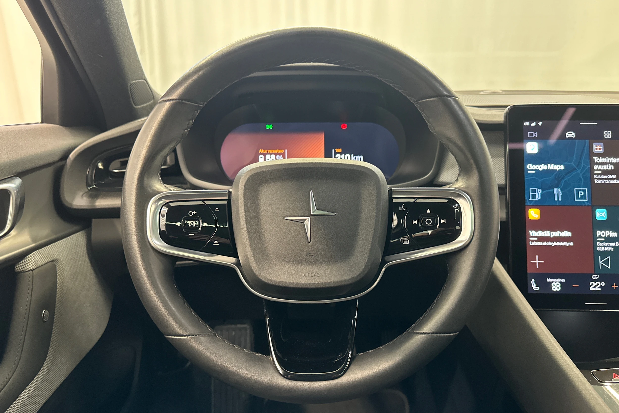 valkoinen Polestar 2 2021 kuva 12.