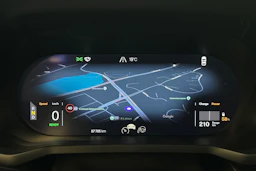 valkoinen Polestar 2 2021 kuva 15.