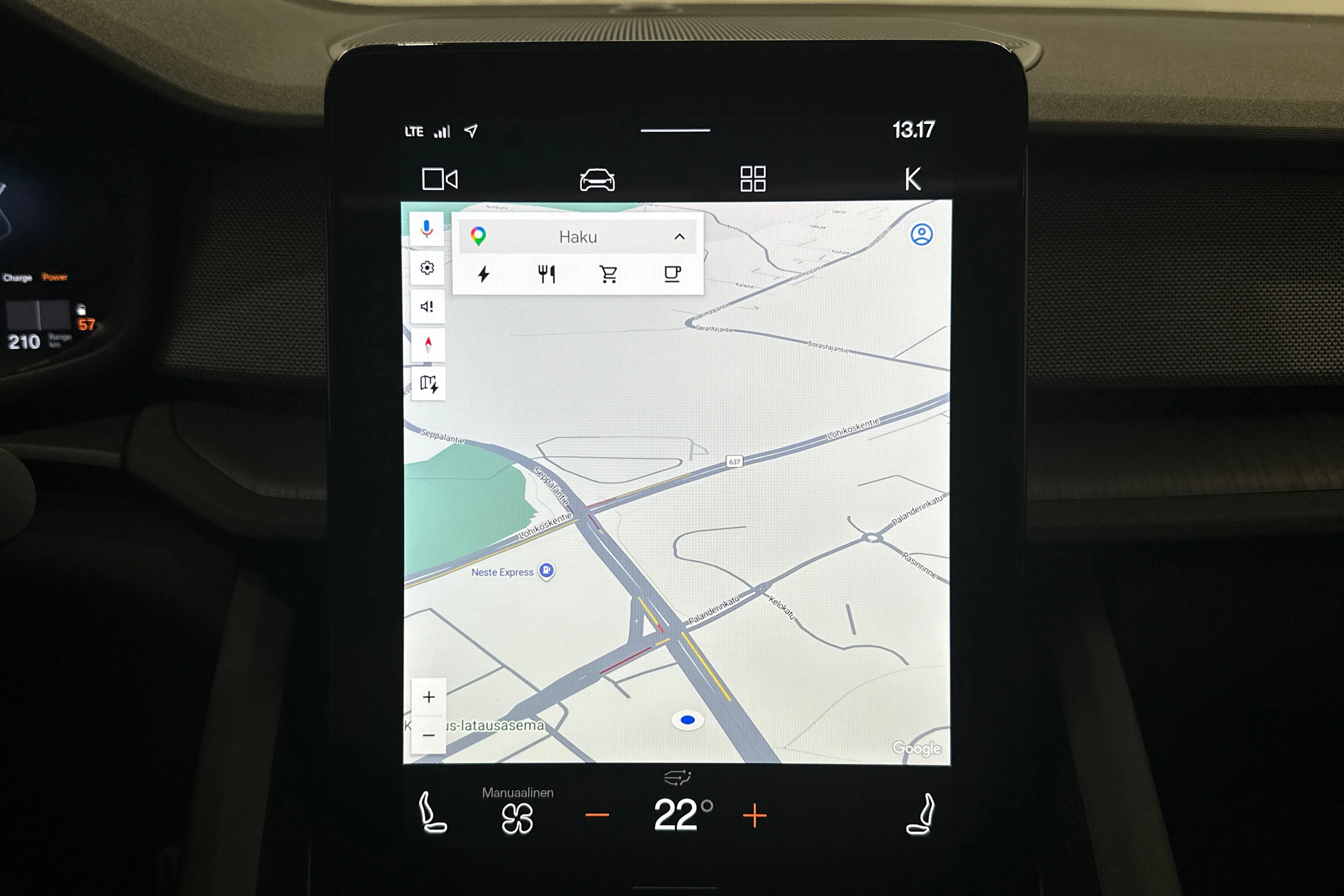 valkoinen Polestar 2 2021 kuva 17.