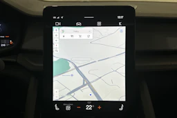 valkoinen Polestar 2 2021 kuva 17.