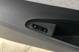 valkoinen Polestar 2 2021 kuva 22.