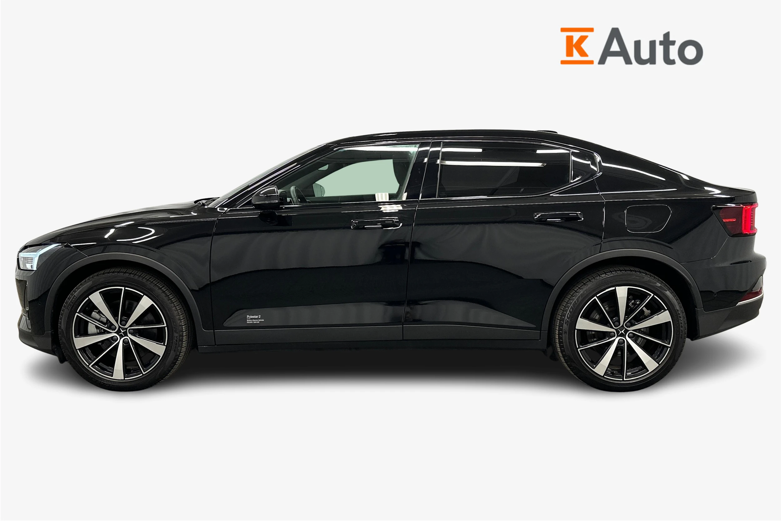 musta Polestar 2 2021 kuva 5.