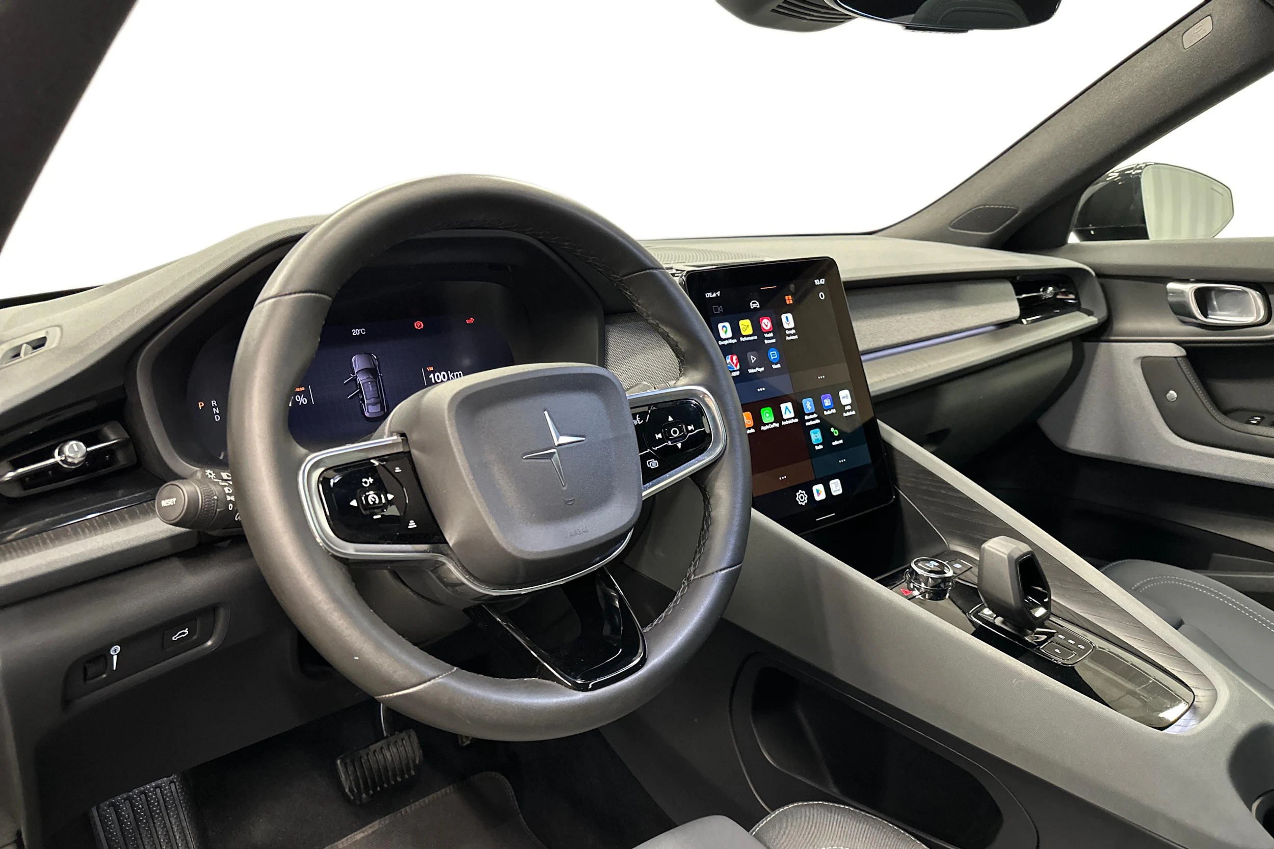 musta Polestar 2 2021 kuva 6.
