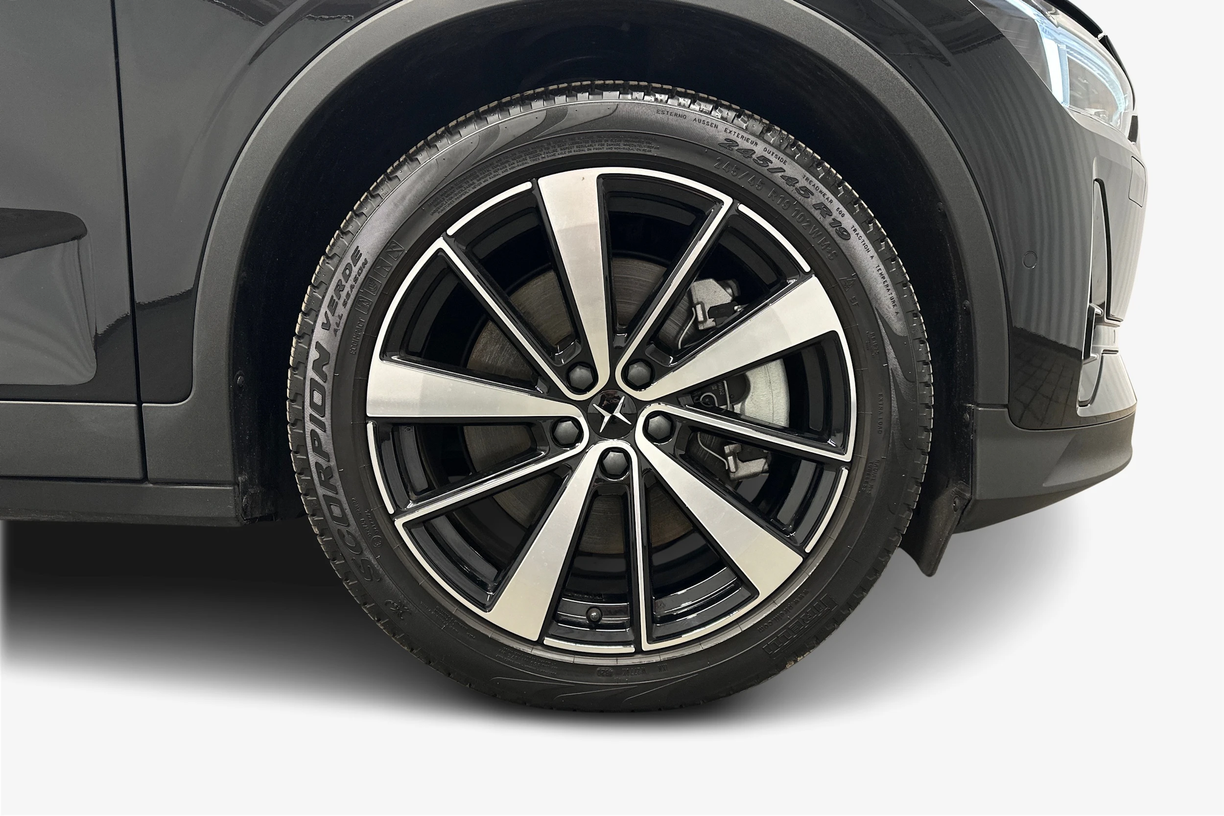 musta Polestar 2 2021 kuva 9.