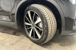 musta Polestar 2 2021 kuva 10.