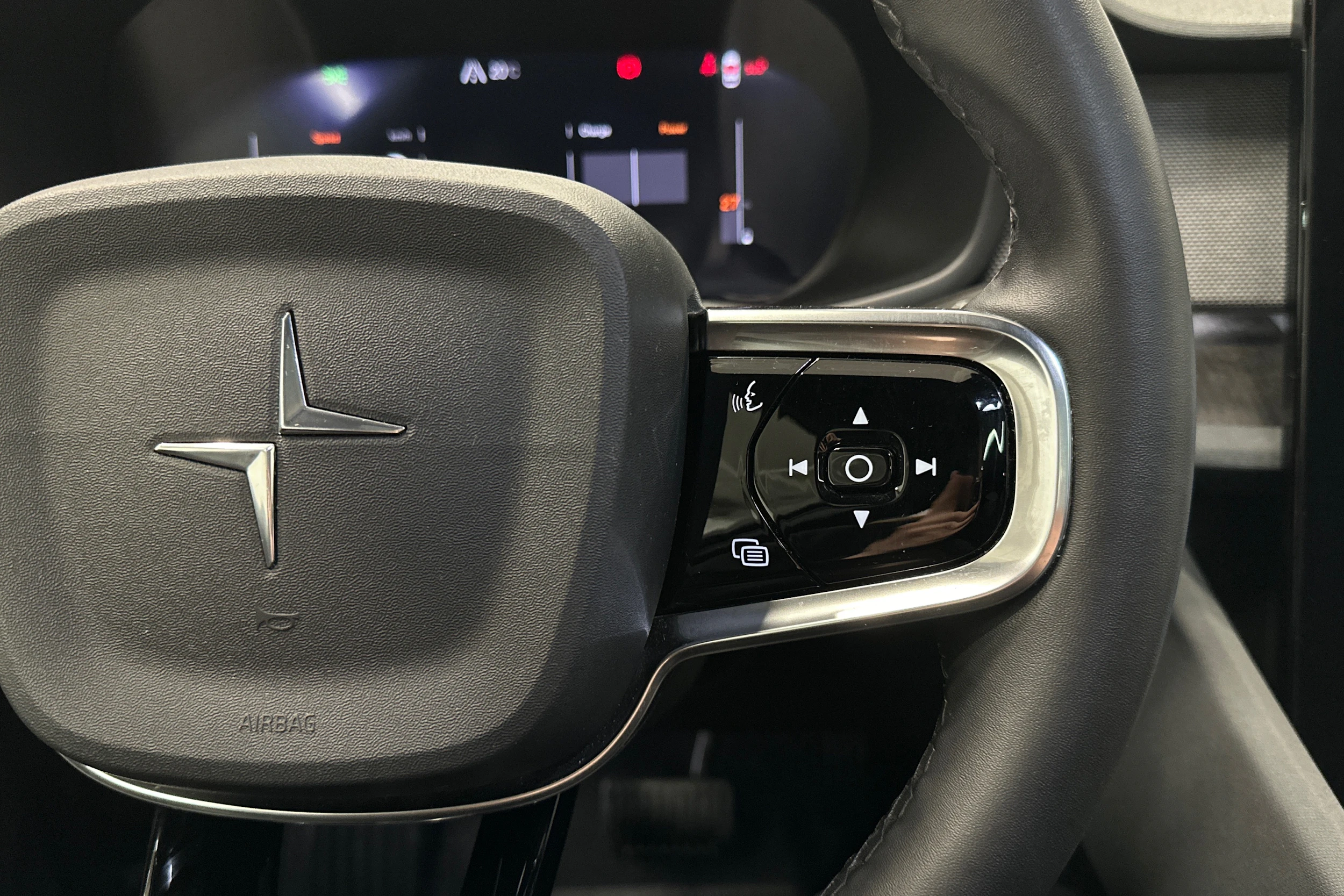 musta Polestar 2 2021 kuva 12.