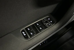 musta Polestar 2 2021 kuva 15.