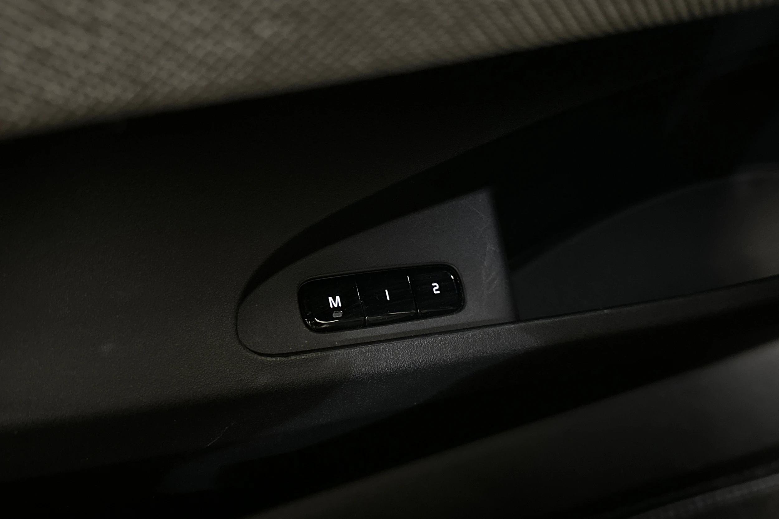 musta Polestar 2 2021 kuva 16.