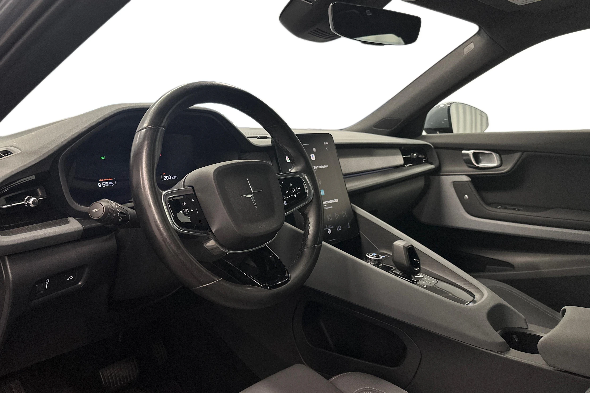 harmaa Polestar 2 2022 kuva 6.