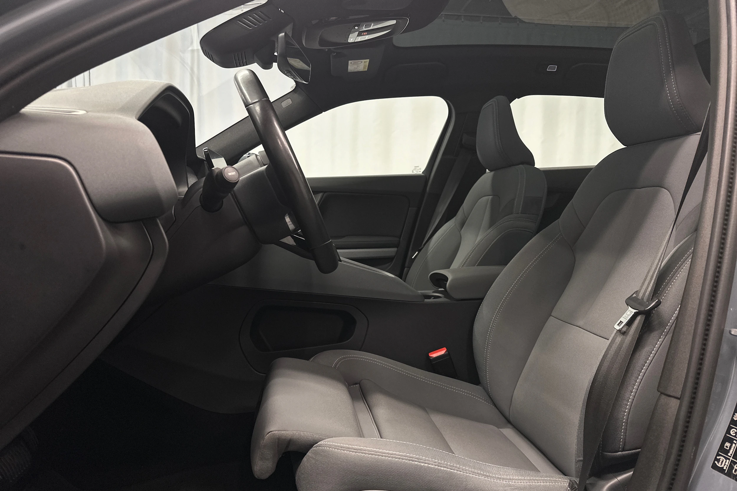 harmaa Polestar 2 2022 kuva 14.