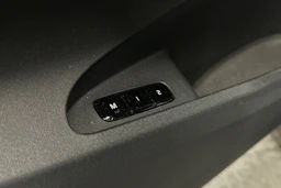 harmaa Polestar 2 2022 kuva 16.