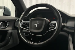 harmaa Polestar 2 2022 kuva 17.