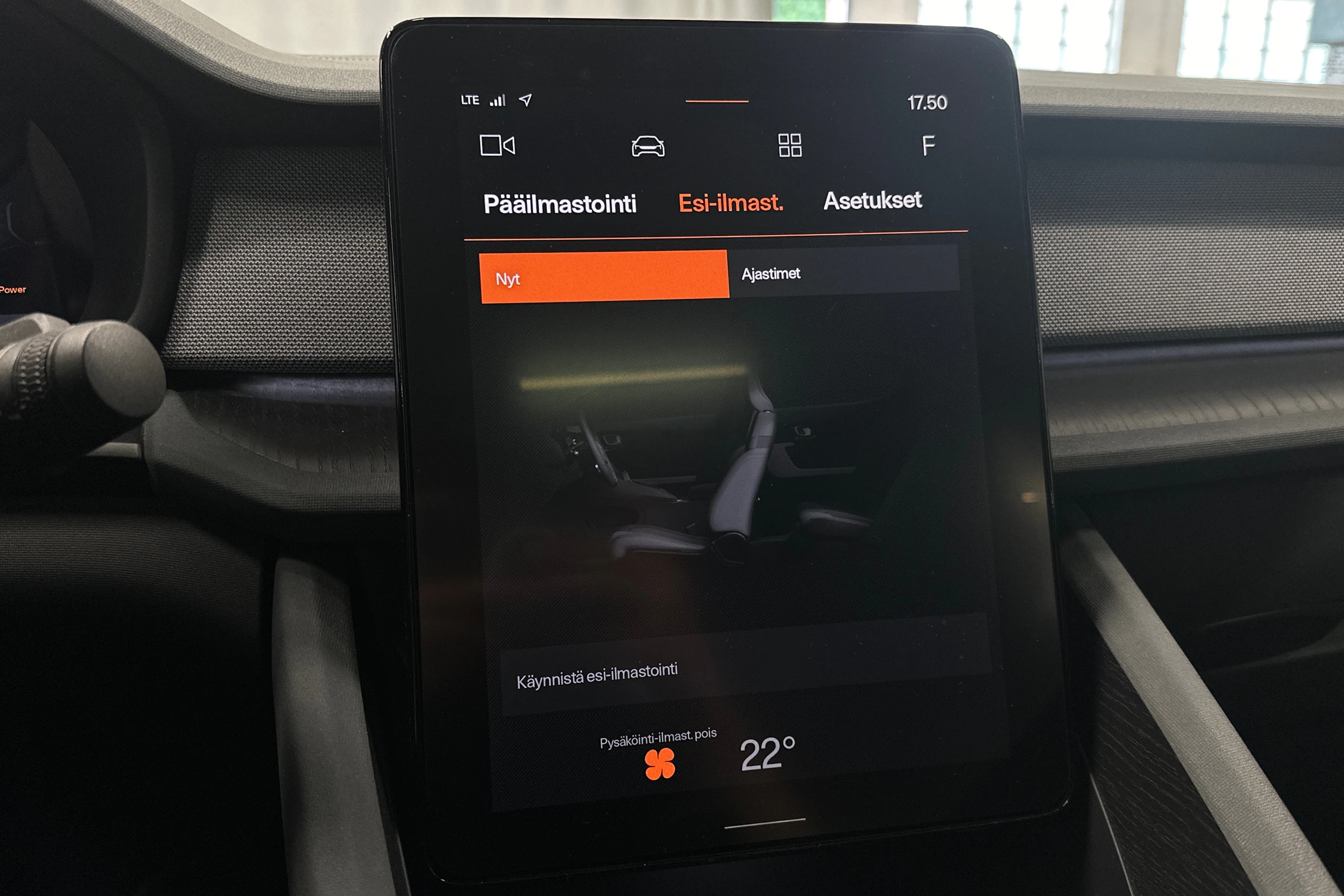harmaa Polestar 2 2022 kuva 24.