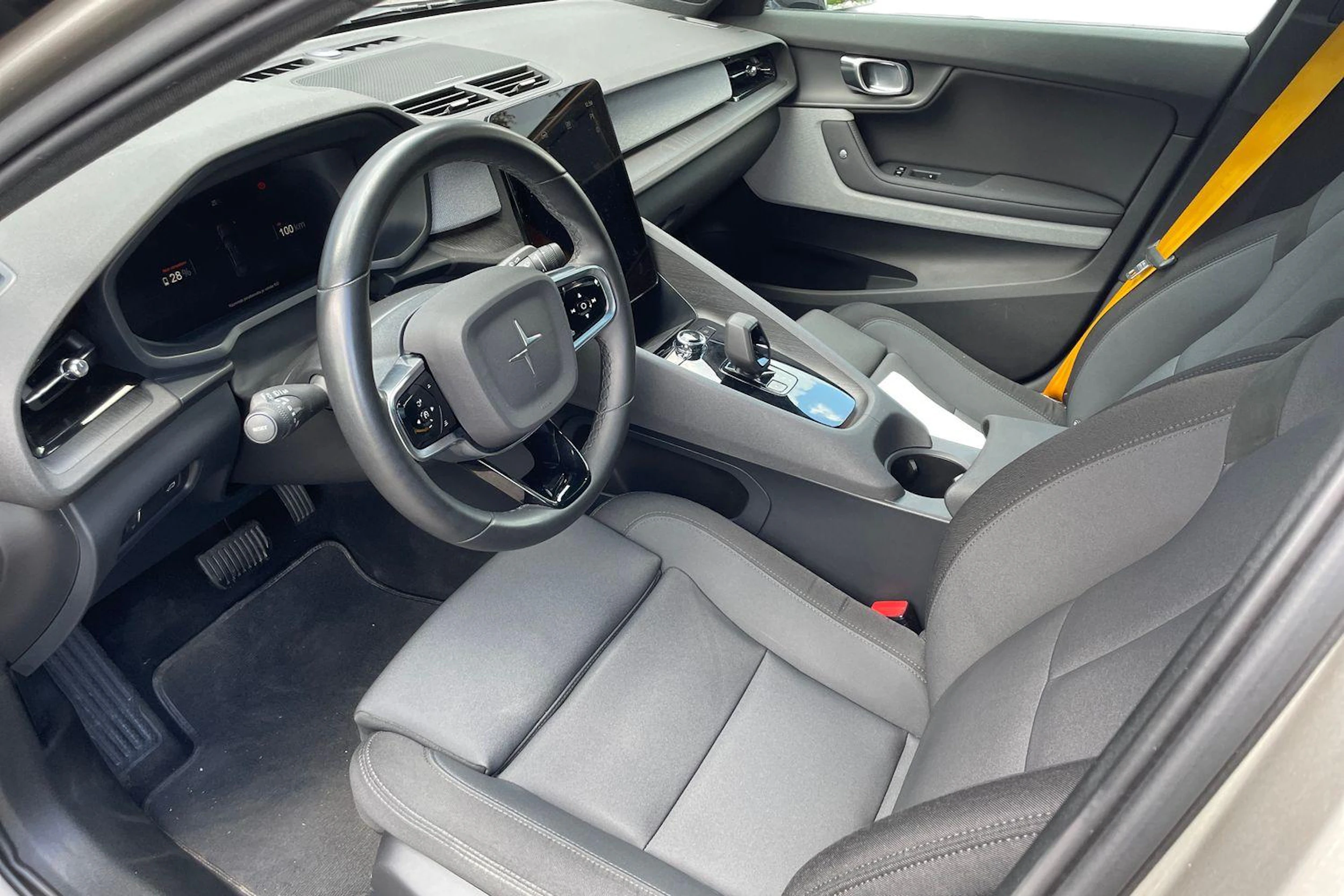 harmaa Polestar 2 2021 kuva 3.
