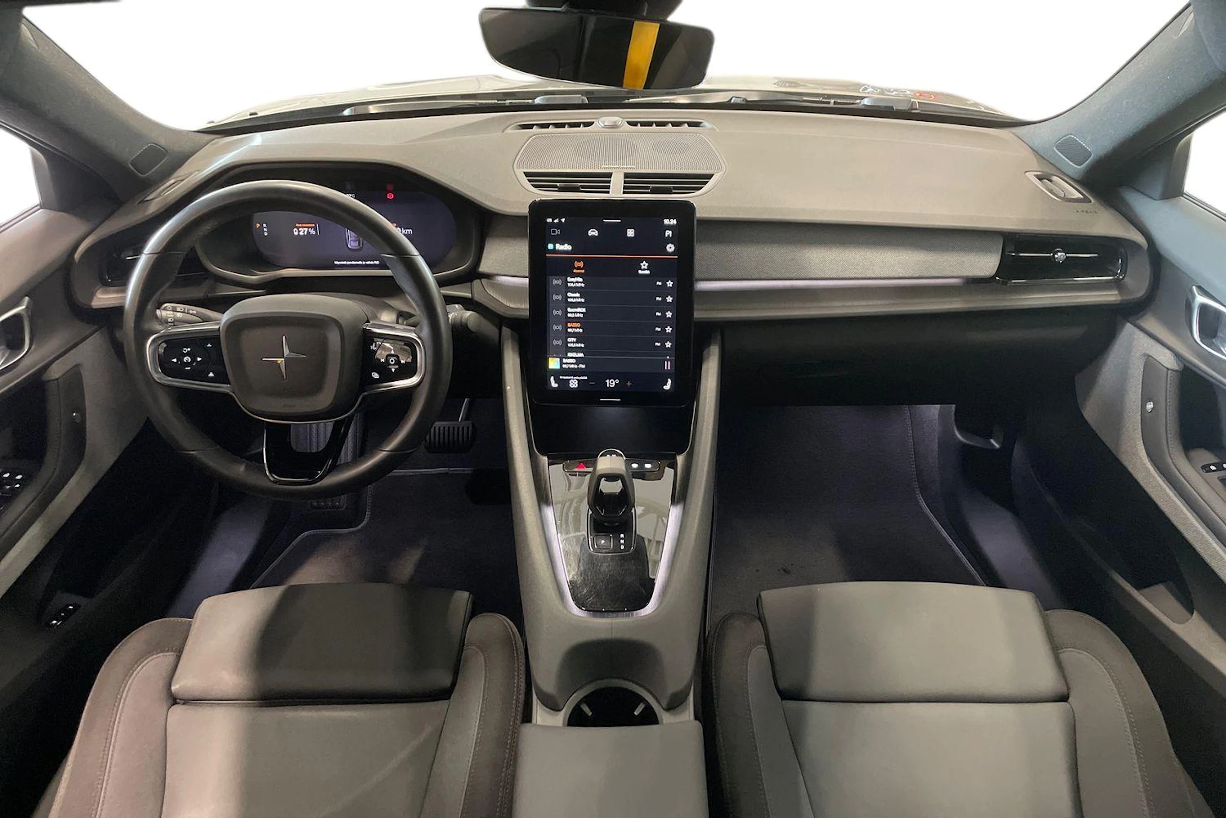 harmaa Polestar 2 2021 kuva 7.