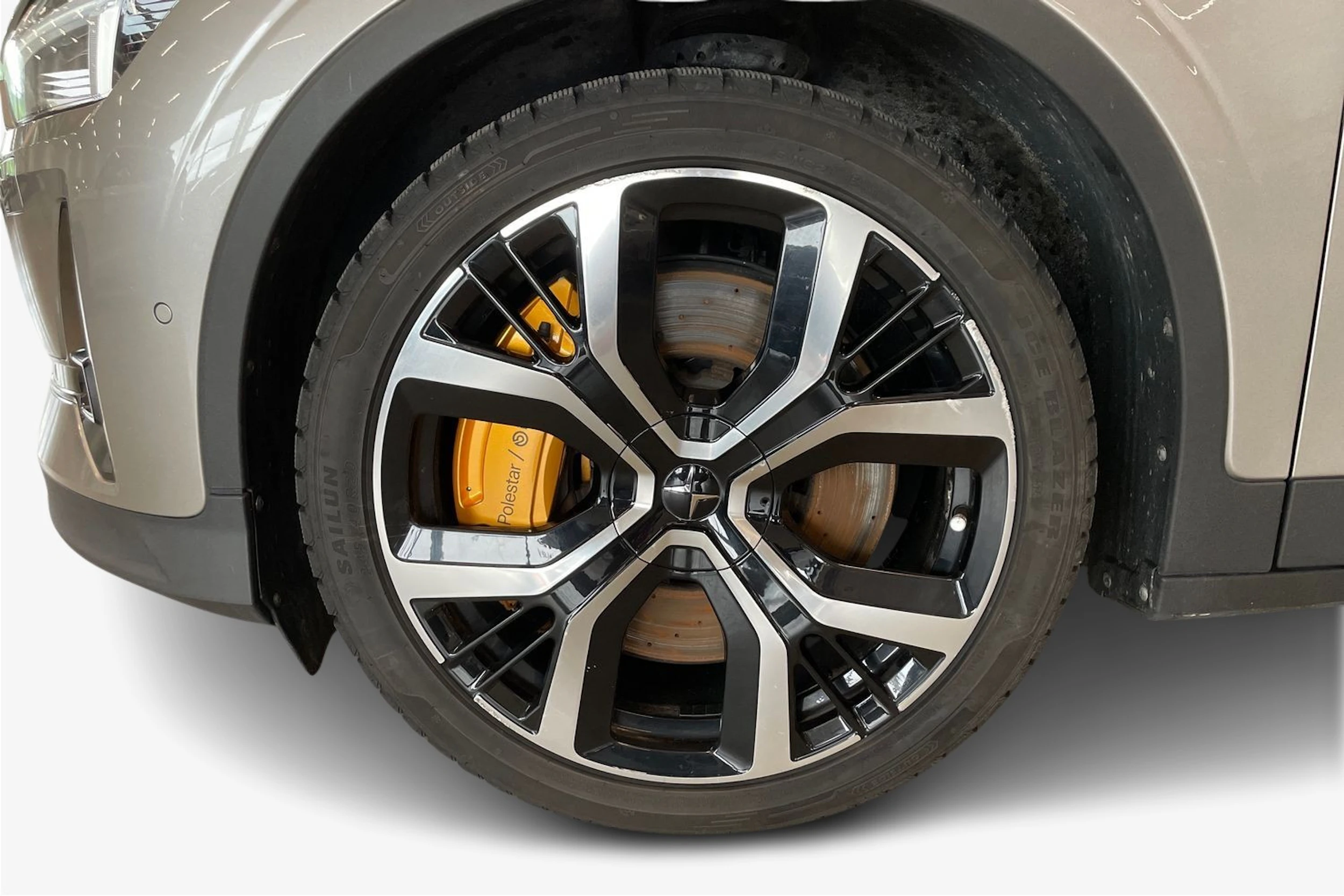 harmaa Polestar 2 2021 kuva 9.