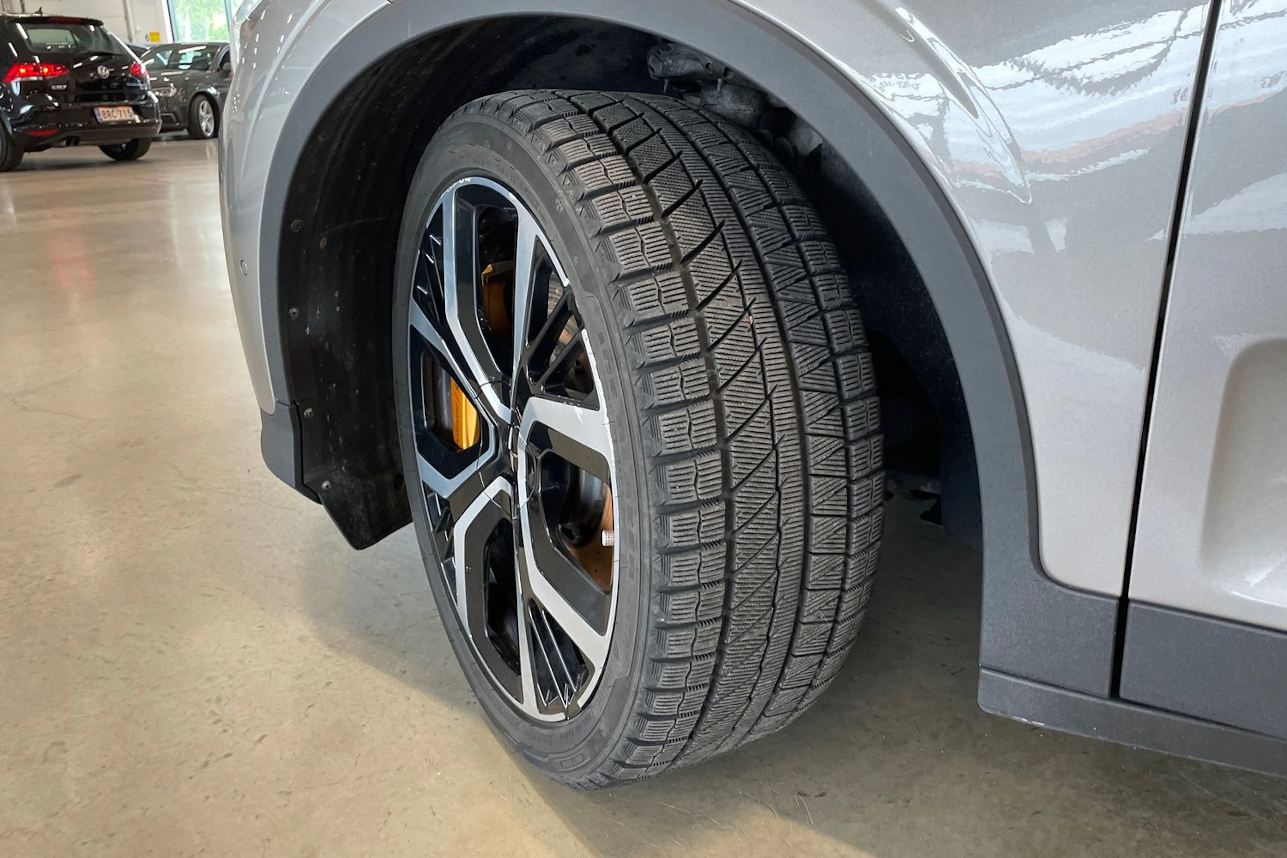 harmaa Polestar 2 2021 kuva 10.
