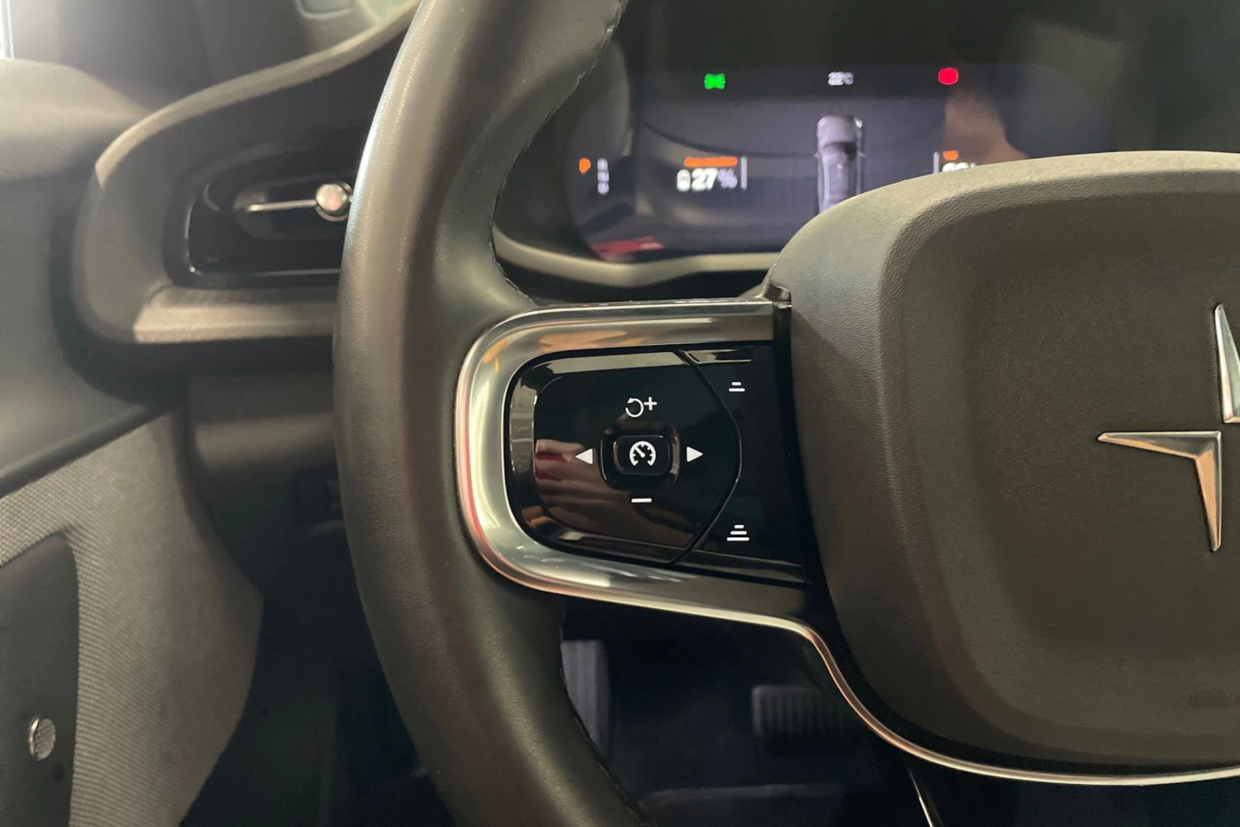 harmaa Polestar 2 2021 kuva 14.
