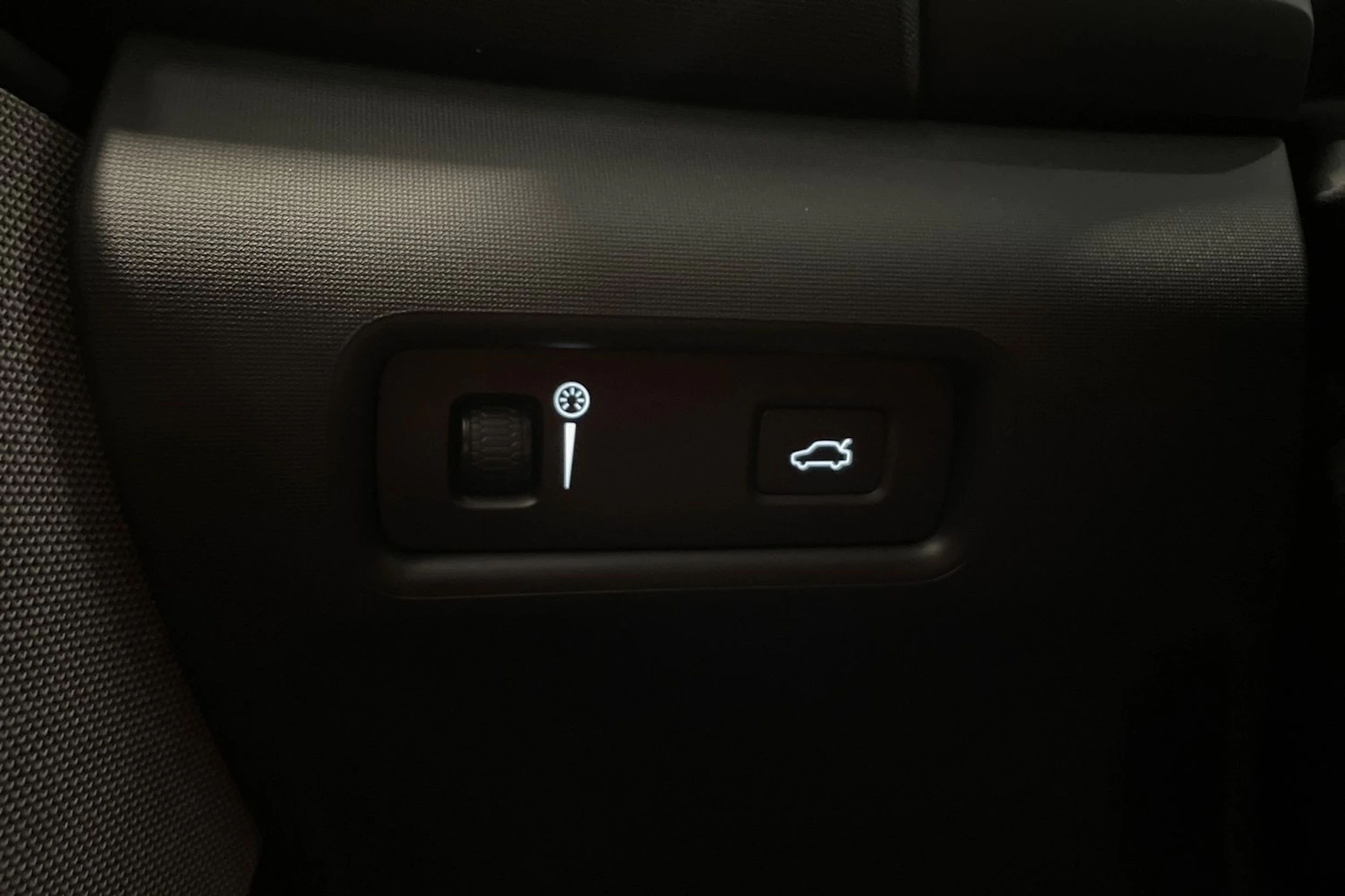 harmaa Polestar 2 2021 kuva 15.