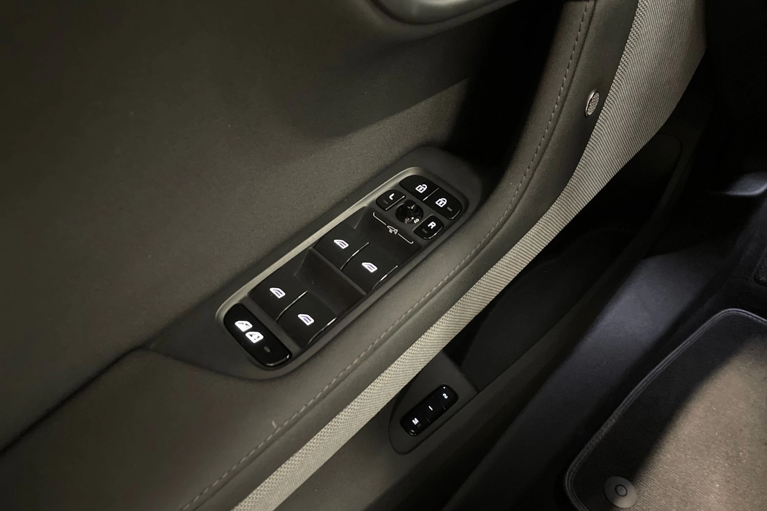 harmaa Polestar 2 2021 kuva 16.