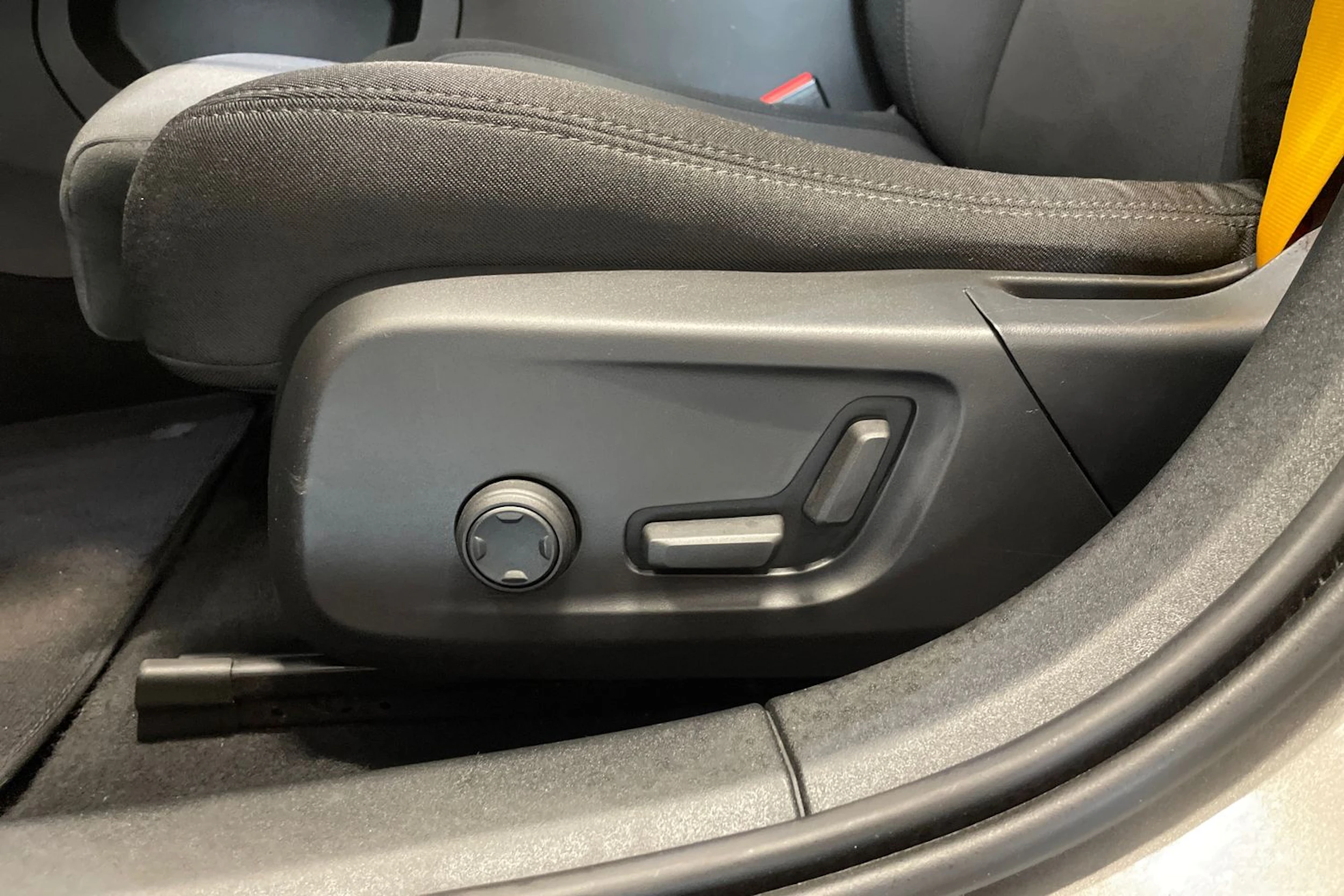 harmaa Polestar 2 2021 kuva 17.