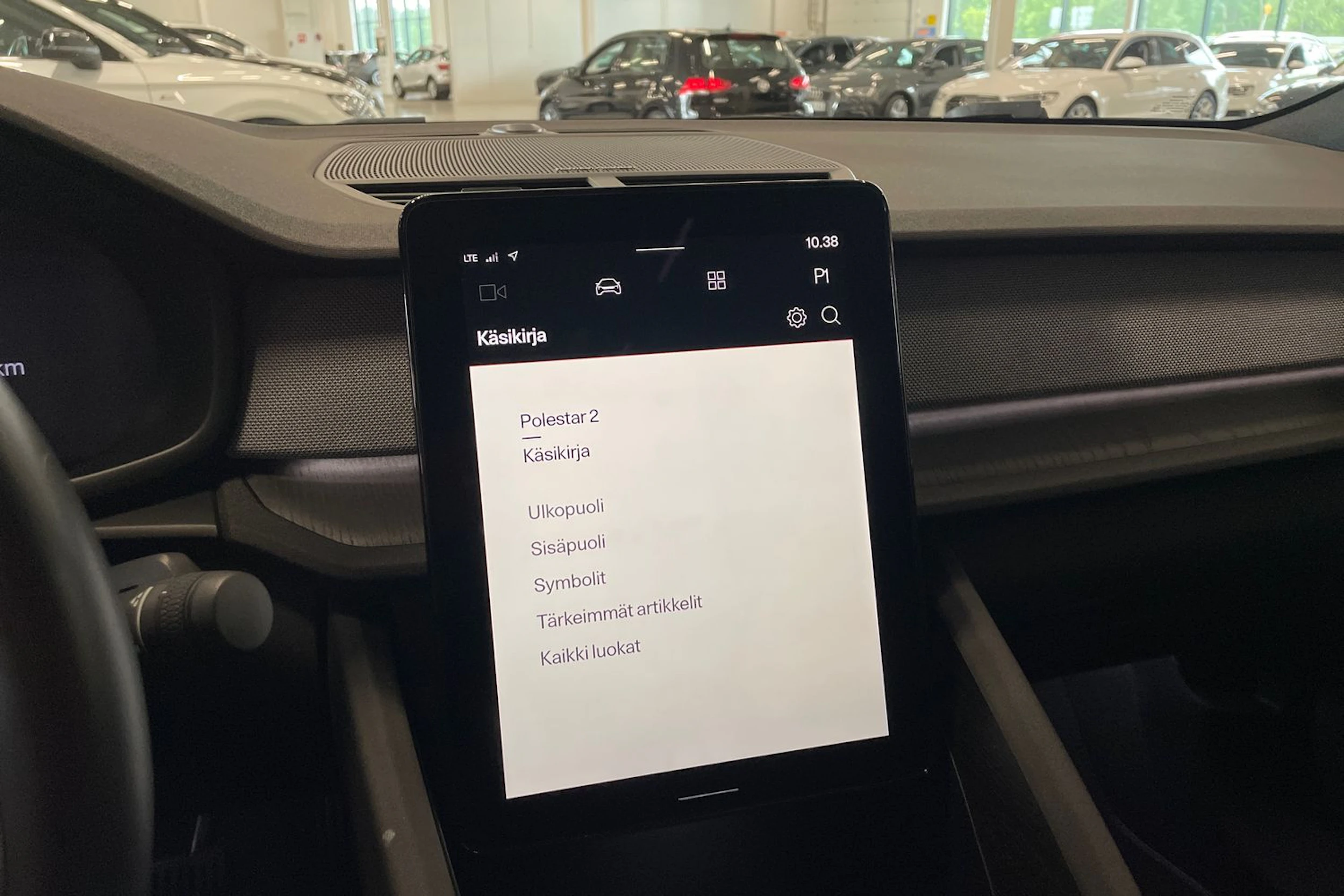 harmaa Polestar 2 2021 kuva 32.