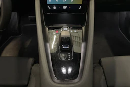 harmaa Polestar 2 2021 kuva 34.