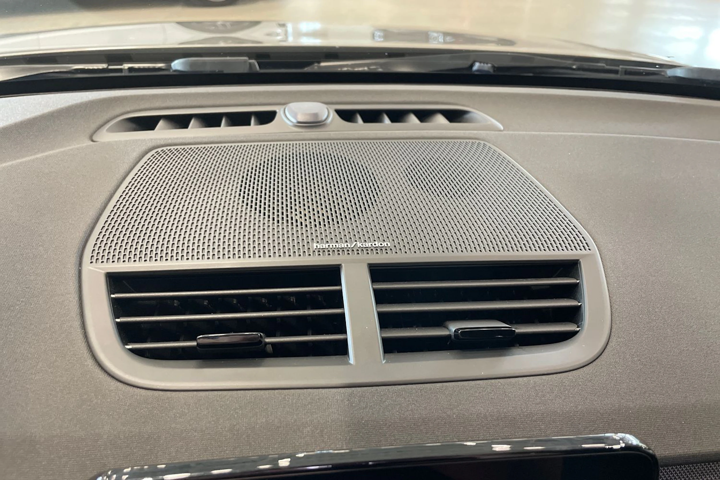 harmaa Polestar 2 2021 kuva 40.