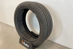 harmaa Polestar 2 2021 kuva 41.